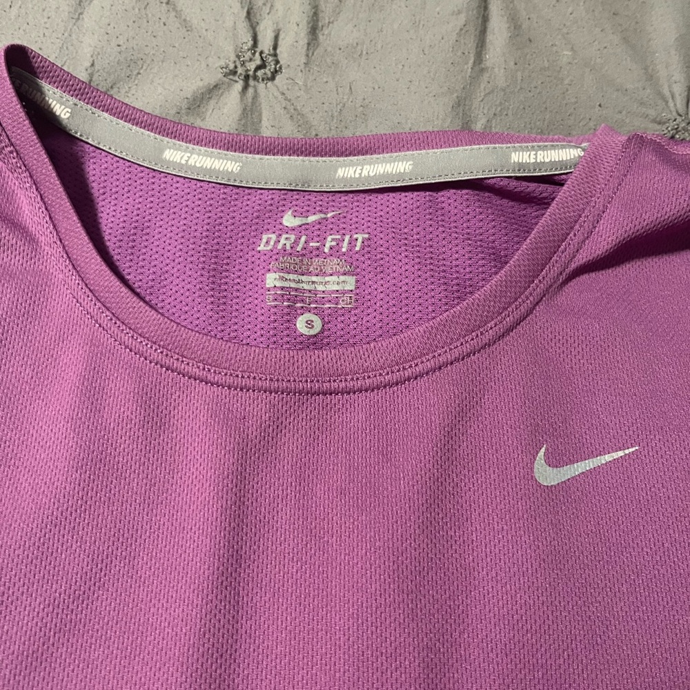 NIKE DRI-FIT Violet Purple Short Sleeve T-shirt Size Small NWOT